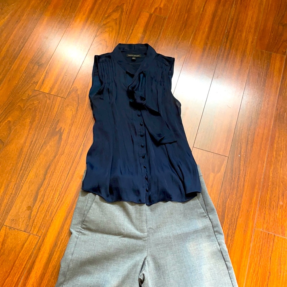 Medium navy Banana republic sleeveless blouse